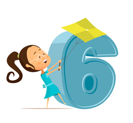 Dama con gafas y uniforme azul, sujetando un número 6 grande y de color azul, con una cuerda que la une.